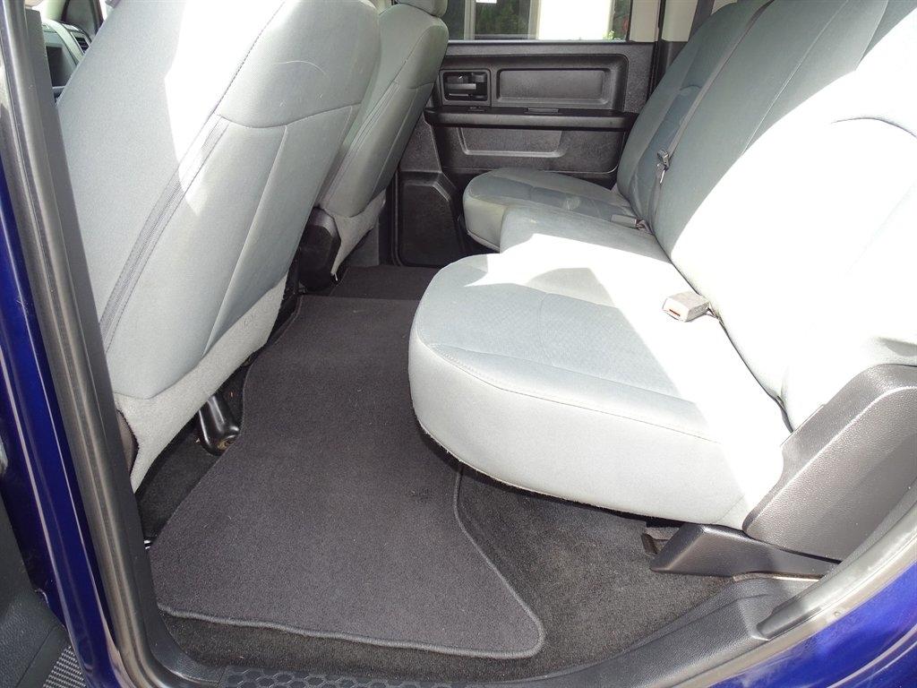 RAM 1500 4WD Crew Cab 140.5" Express 2014