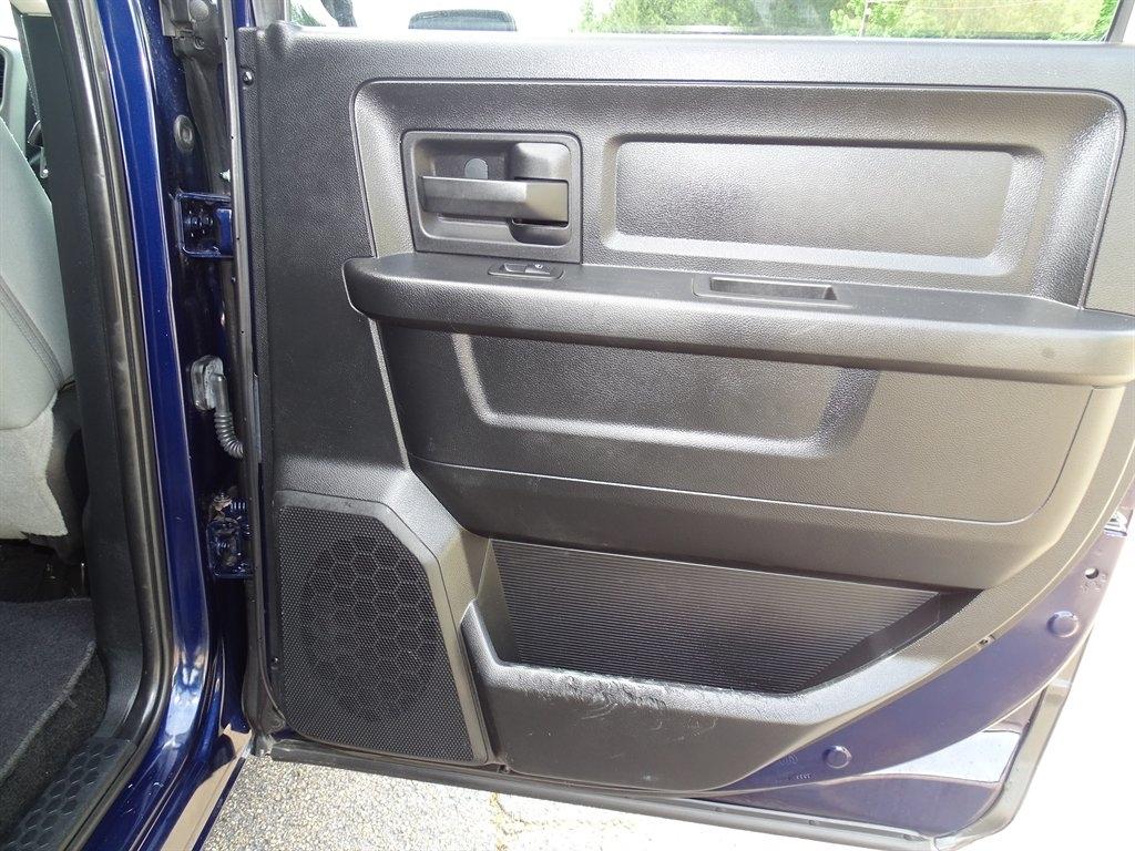 RAM 1500 4WD Crew Cab 140.5" Express 2014