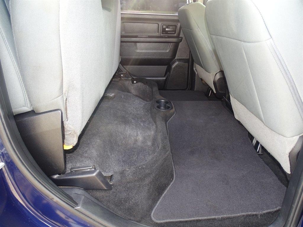 RAM 1500 4WD Crew Cab 140.5" Express 2014