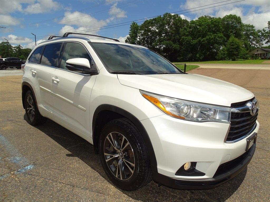 Toyota Highlander AWD 4dr V6 XLE (Natl) 2016