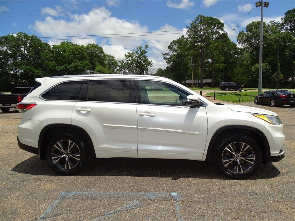 Toyota Highlander AWD 4dr V6 XLE (Natl) 2016