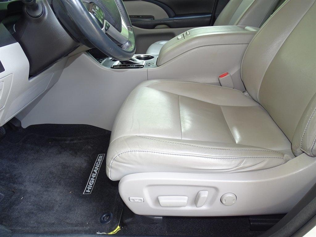 Toyota Highlander AWD 4dr V6 XLE (Natl) 2016