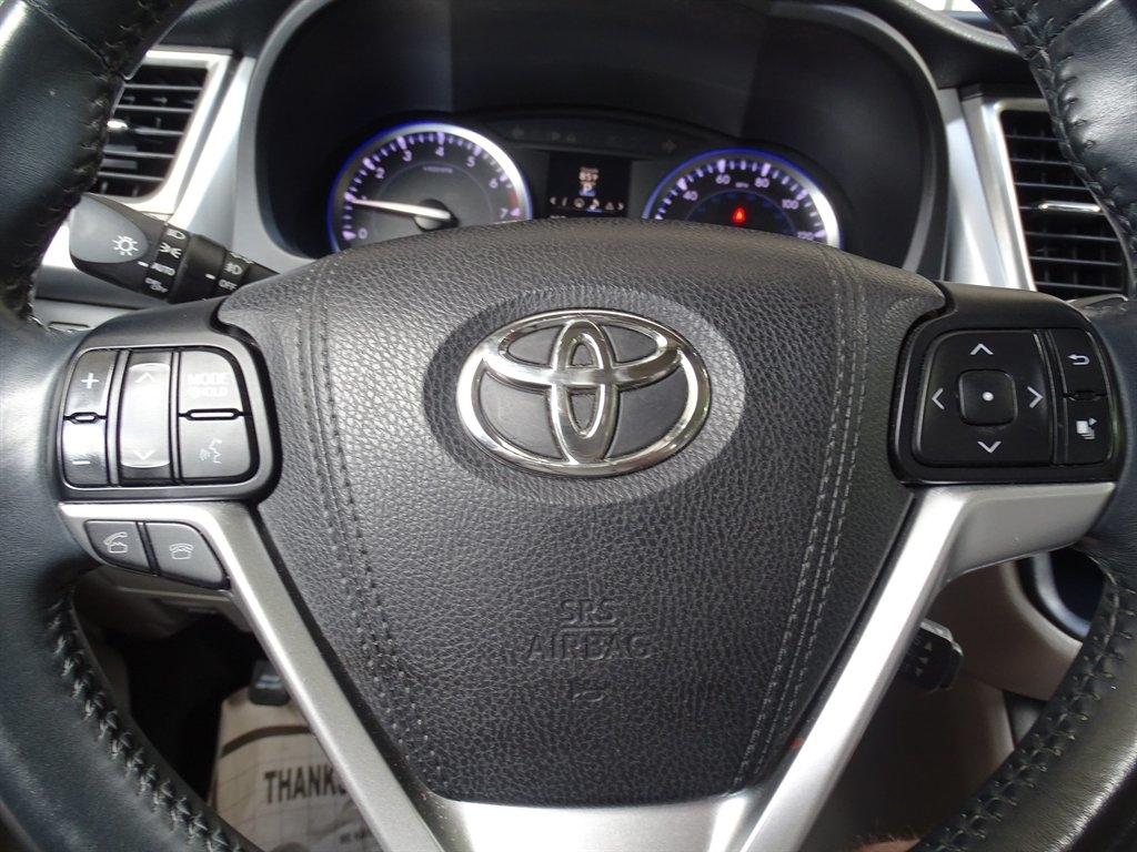 Toyota Highlander AWD 4dr V6 XLE (Natl) 2016