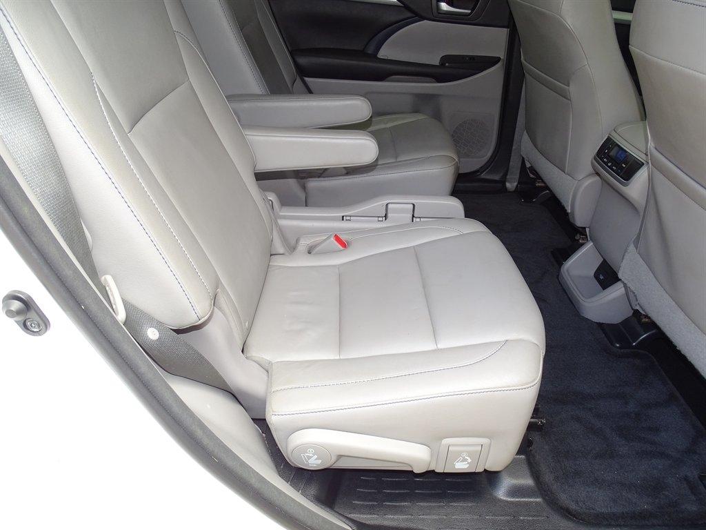 Toyota Highlander AWD 4dr V6 XLE (Natl) 2016