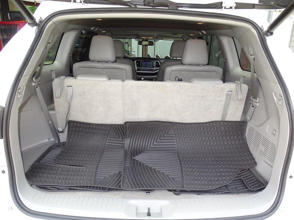 Toyota Highlander AWD 4dr V6 XLE (Natl) 2016