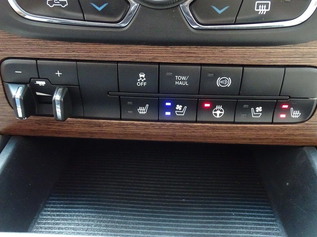 RAM 3500 4WD Crew Cab 169" Laramie 2013