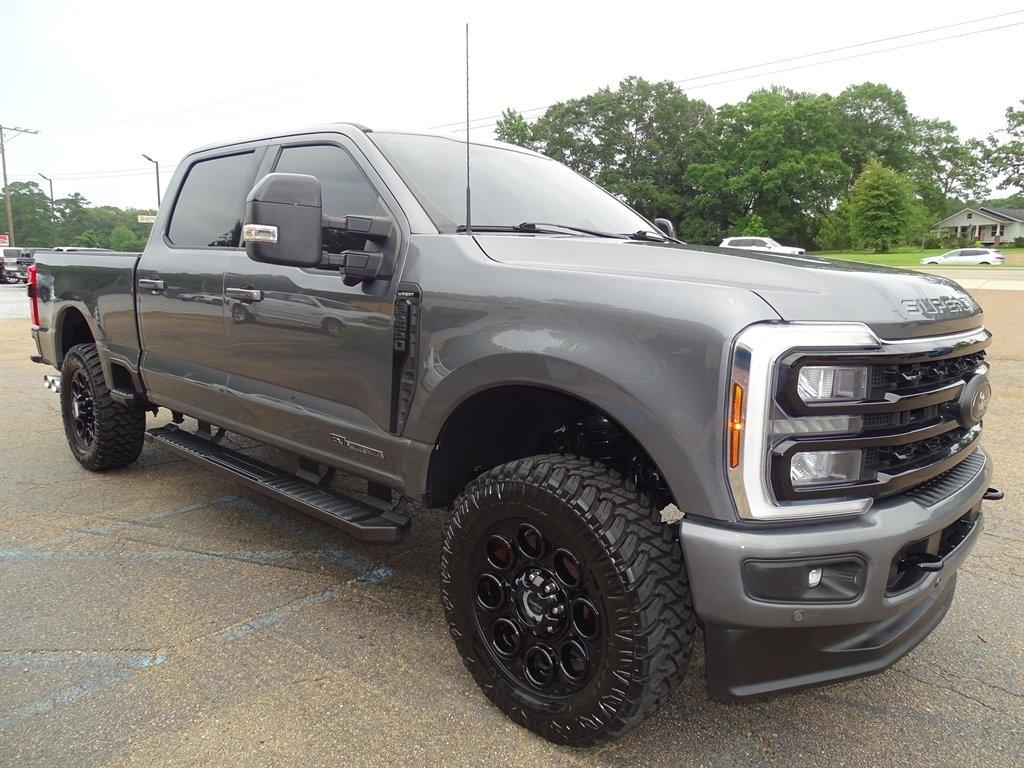 Ford F-250 SD Lariat Crew Cab 4WD 2024