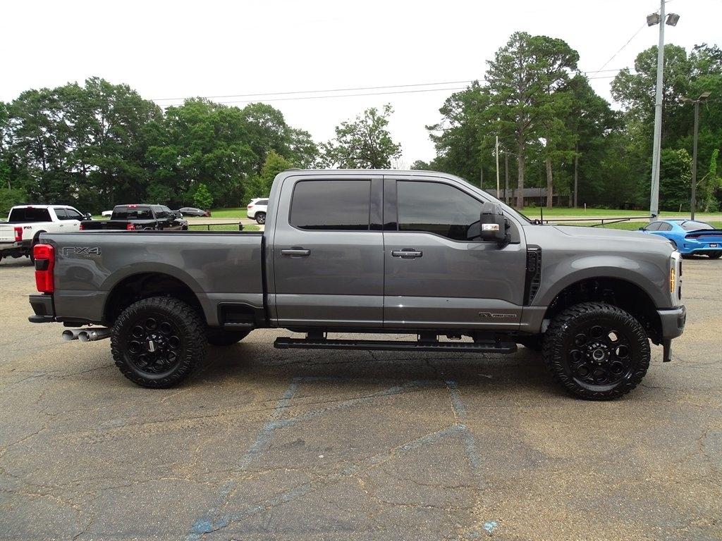 Ford F-250 SD Lariat Crew Cab 4WD 2024