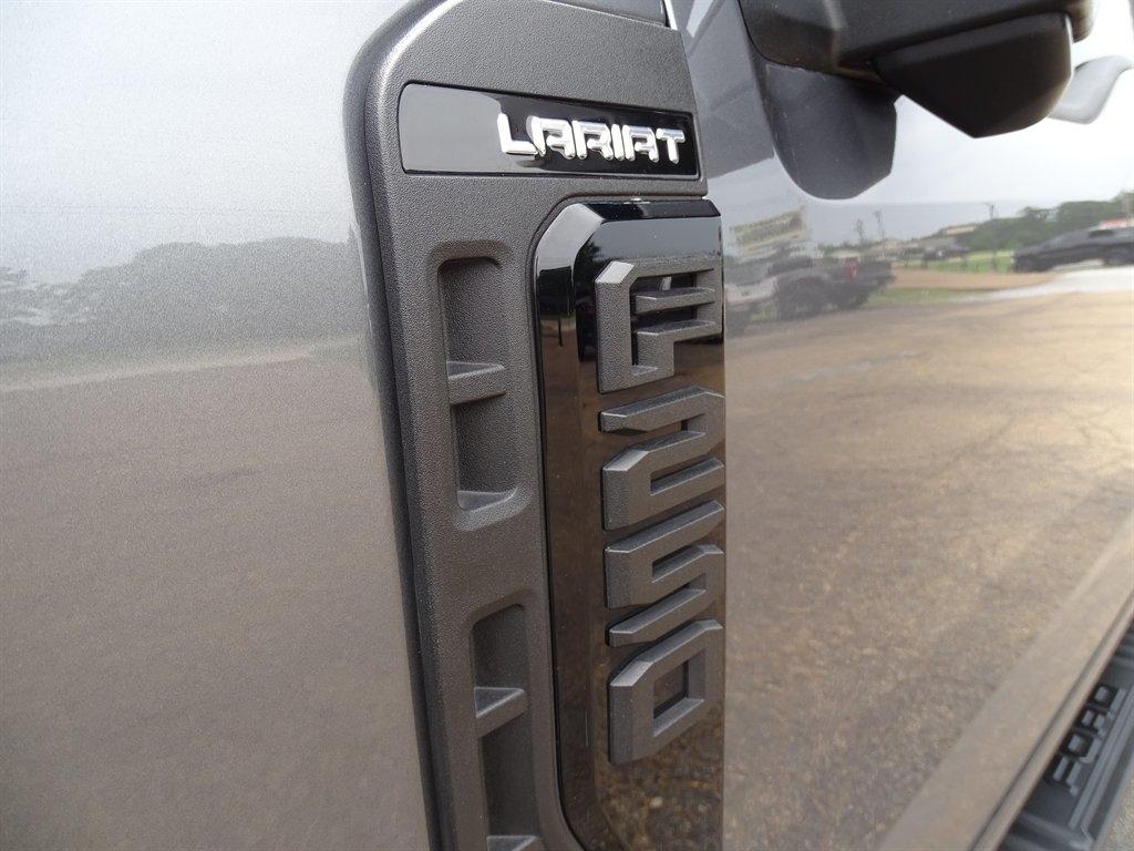 Ford F-250 SD Lariat Crew Cab 4WD 2024