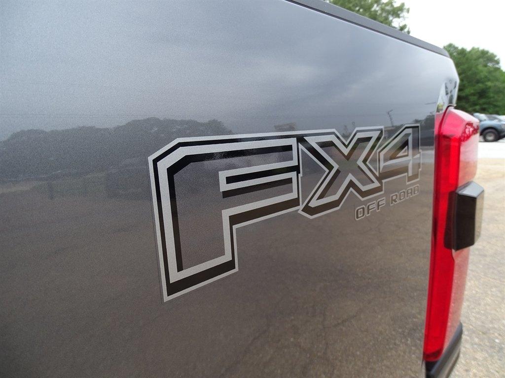 Ford F-250 SD Lariat Crew Cab 4WD 2024