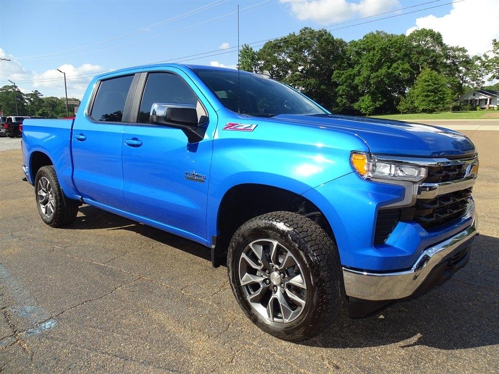 Chevrolet Silverado 1500 LT Crew Cab 4WD 2025
