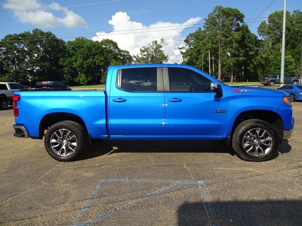 Chevrolet Silverado 1500 LT Crew Cab 4WD 2025