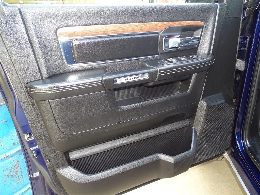 RAM 1500 Laramie Crew Cab SWB 4WD 2013