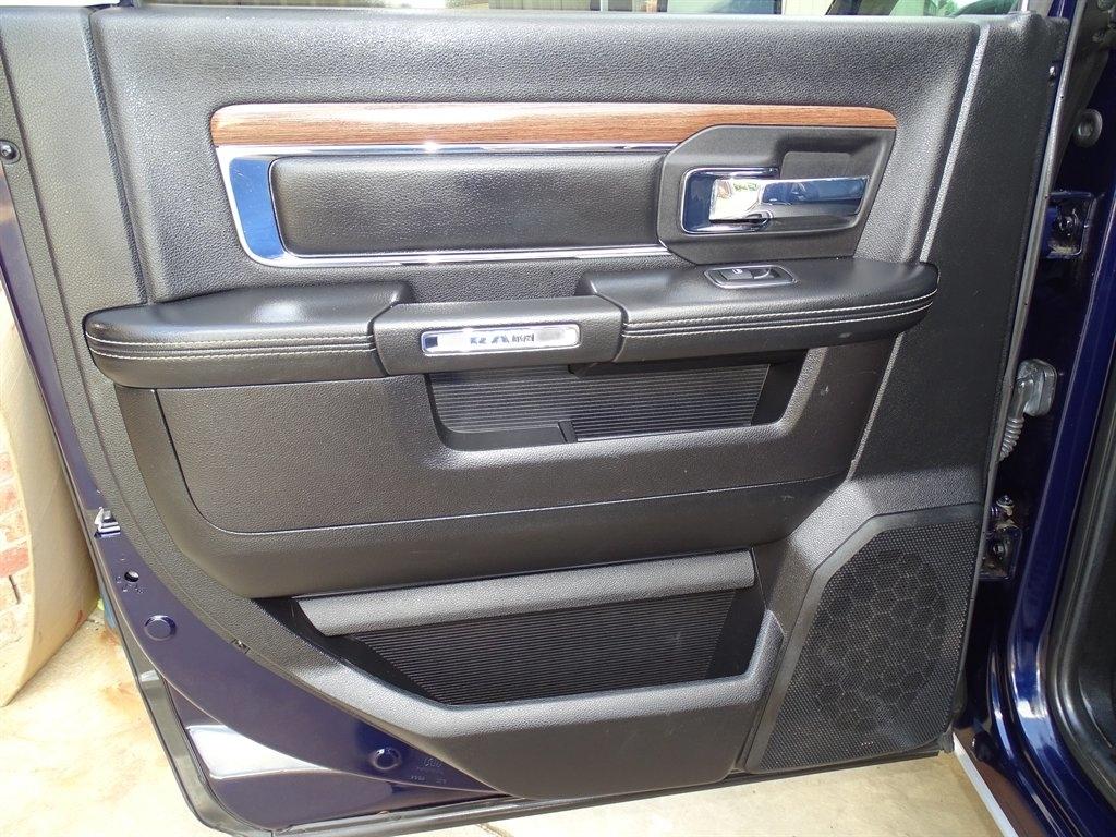 RAM 1500 Laramie Crew Cab SWB 4WD 2013