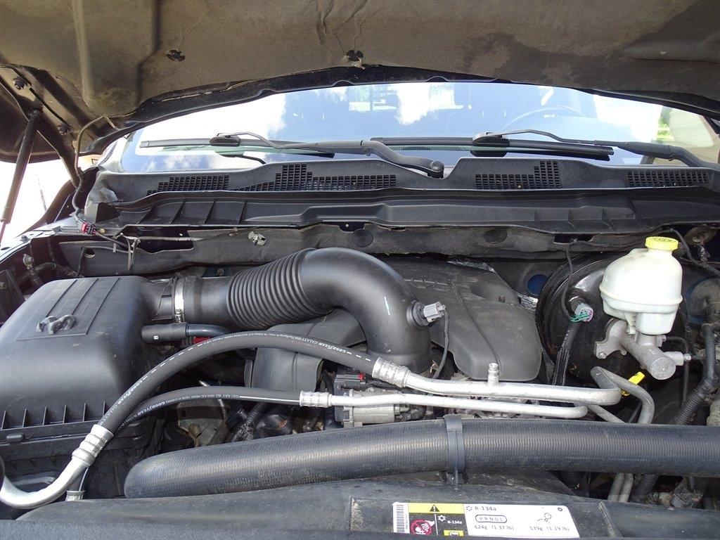 RAM 1500 Laramie Crew Cab SWB 4WD 2013