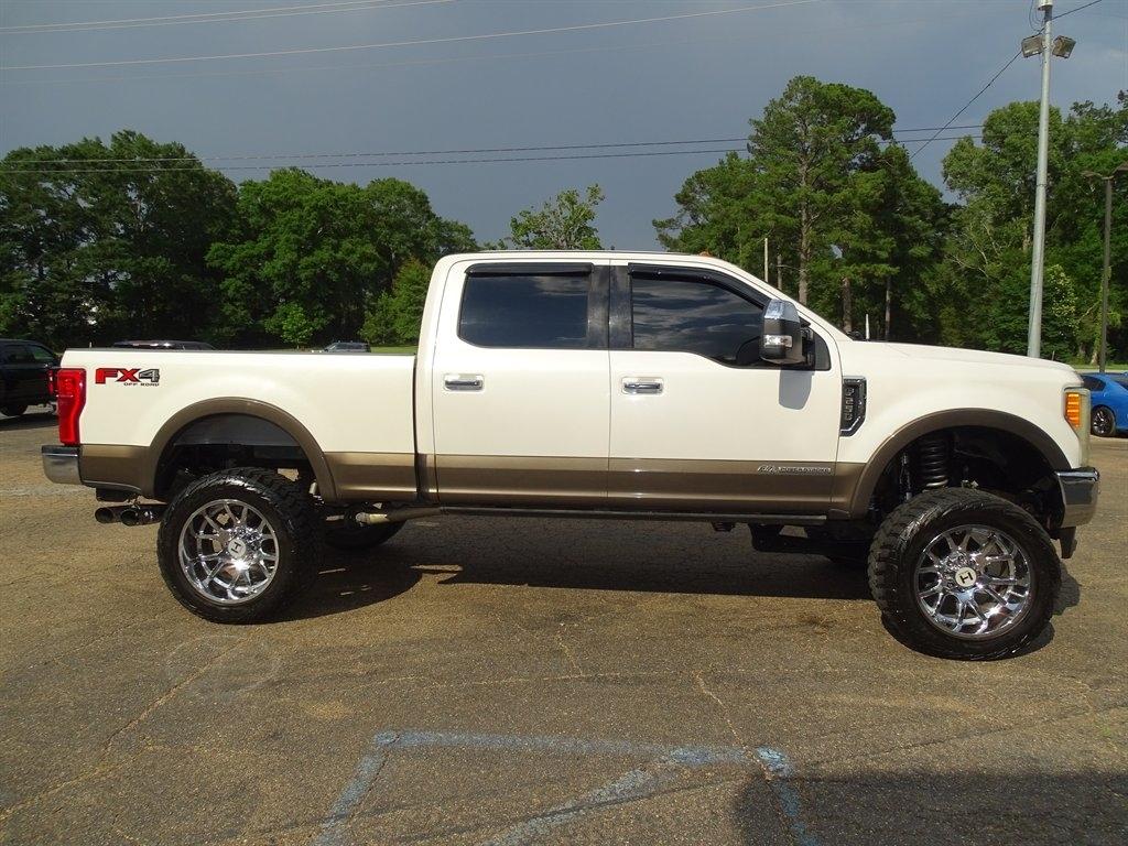 Ford F-250 SD Lariat Crew Cab 4WD 2017