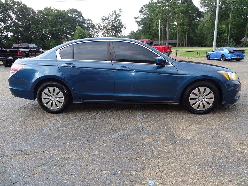 Honda Accord LX sedan AT 2011