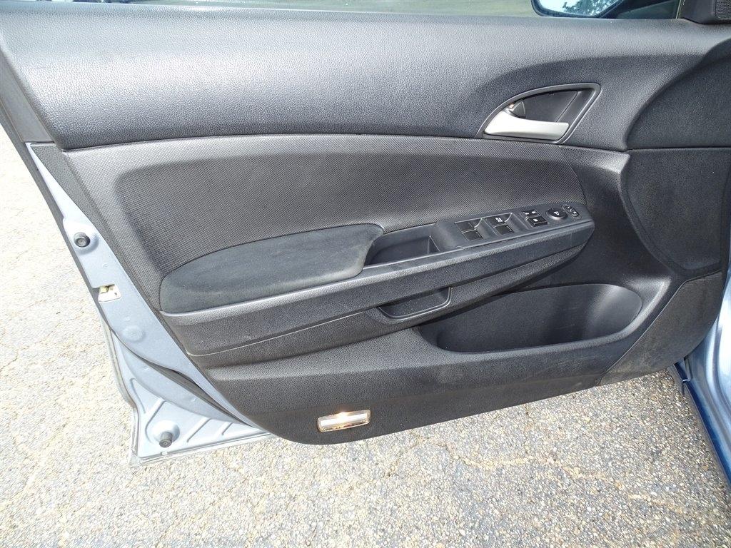 Honda Accord LX sedan AT 2011