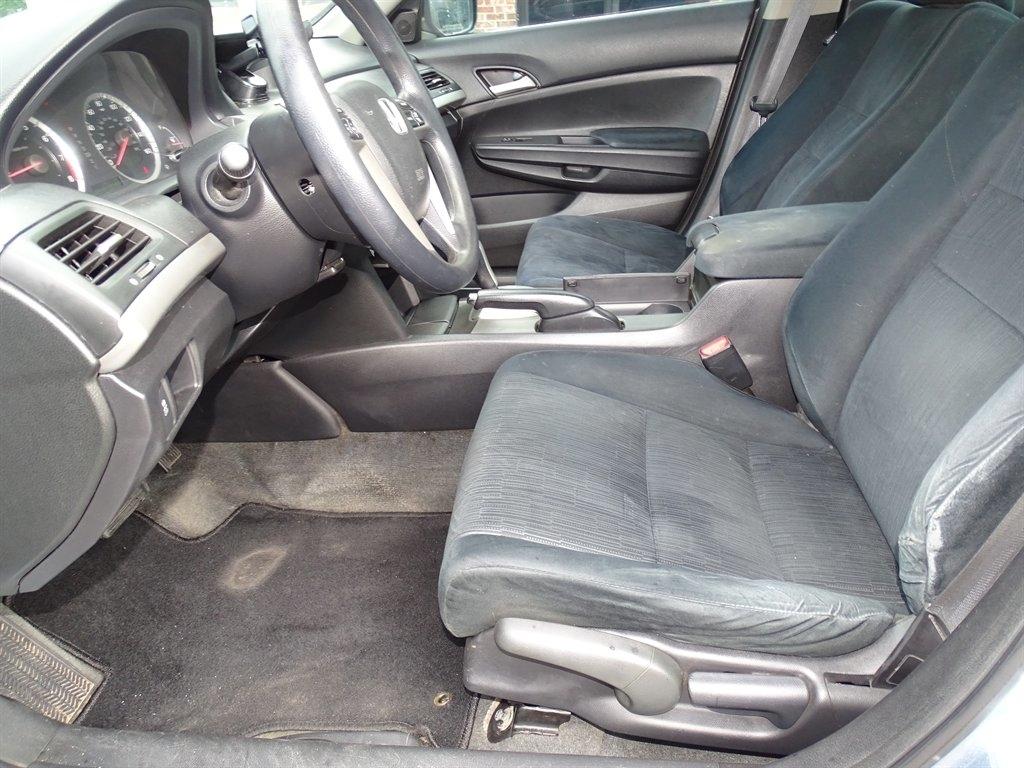 Honda Accord LX sedan AT 2011