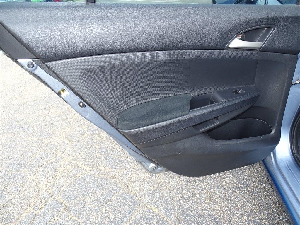 Honda Accord LX sedan AT 2011
