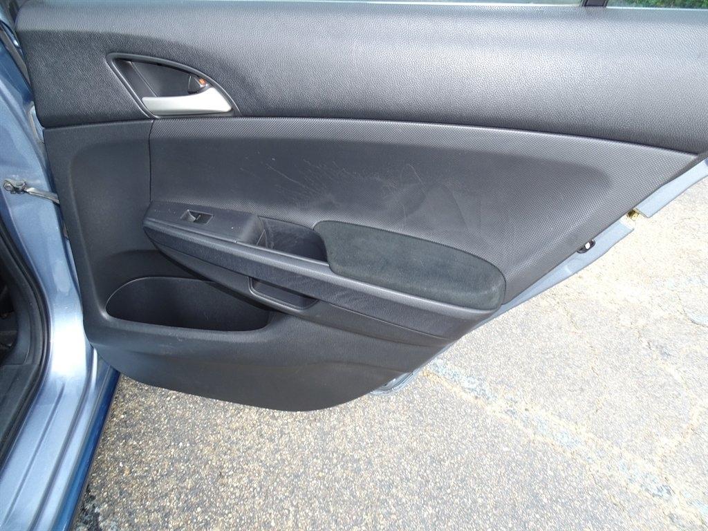 Honda Accord LX sedan AT 2011