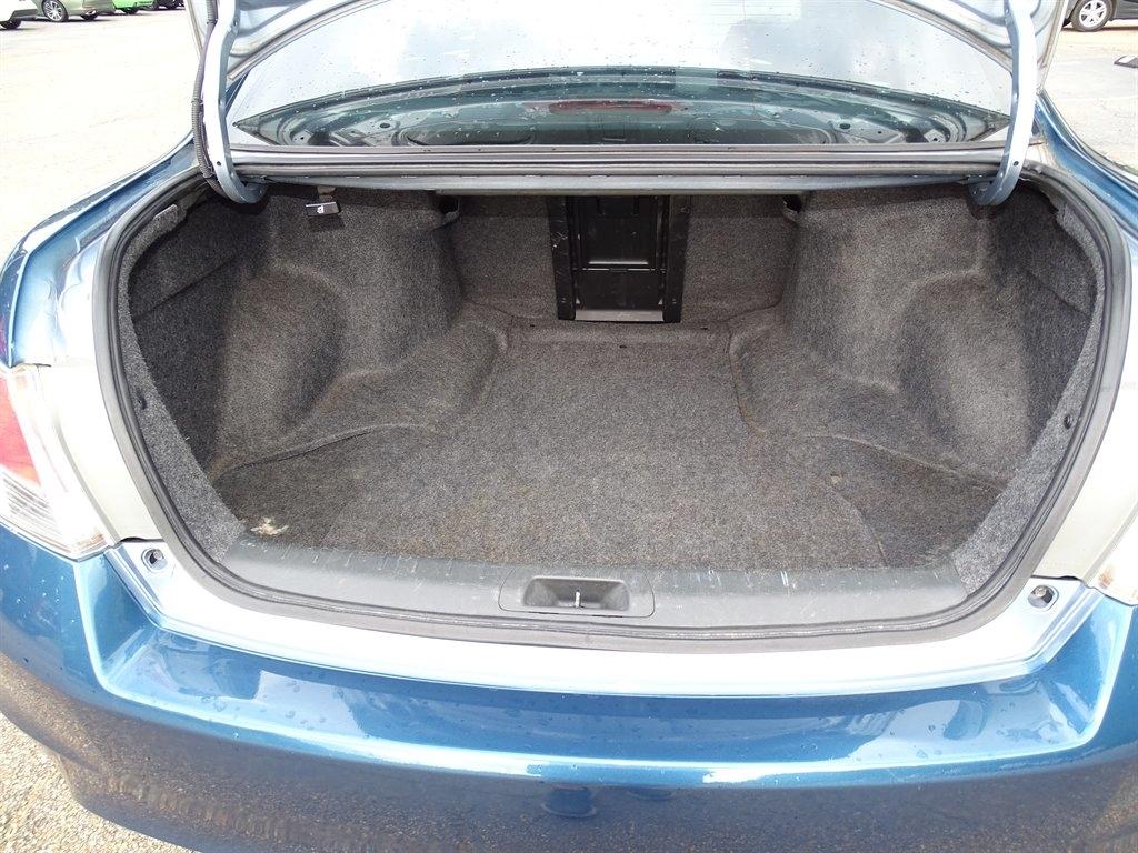 Honda Accord LX sedan AT 2011