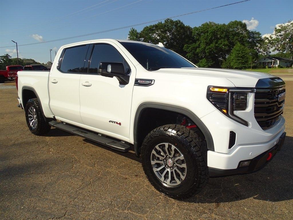 GMC Sierra 1500 AT4 Crew Cab 4WD 2023