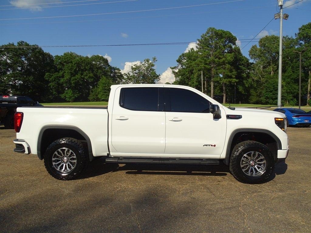 GMC Sierra 1500 AT4 Crew Cab 4WD 2023