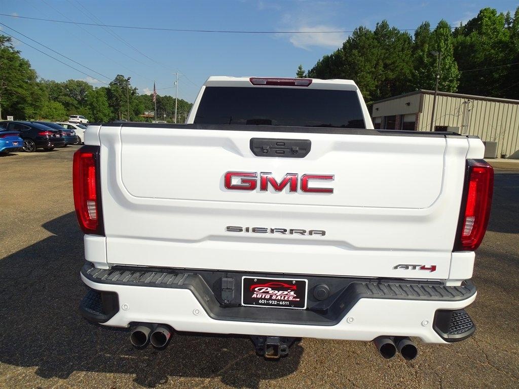 GMC Sierra 1500 AT4 Crew Cab 4WD 2023