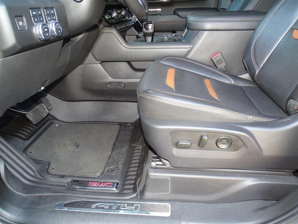 GMC Sierra 1500 AT4 Crew Cab 4WD 2023