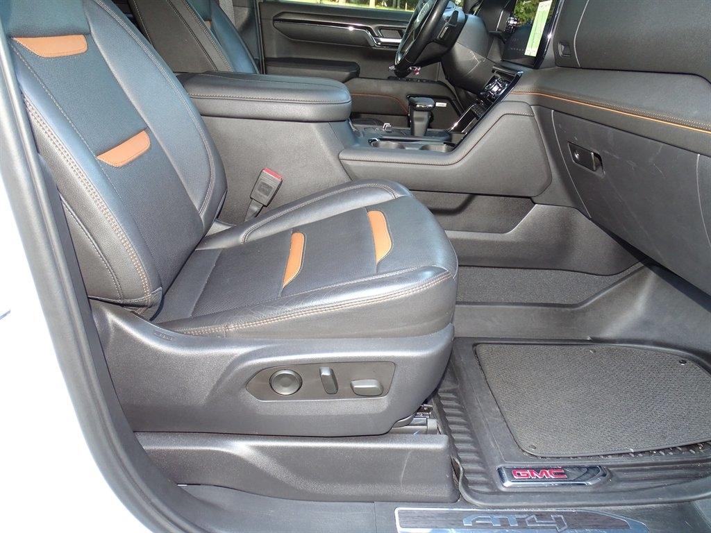 GMC Sierra 1500 AT4 Crew Cab 4WD 2023