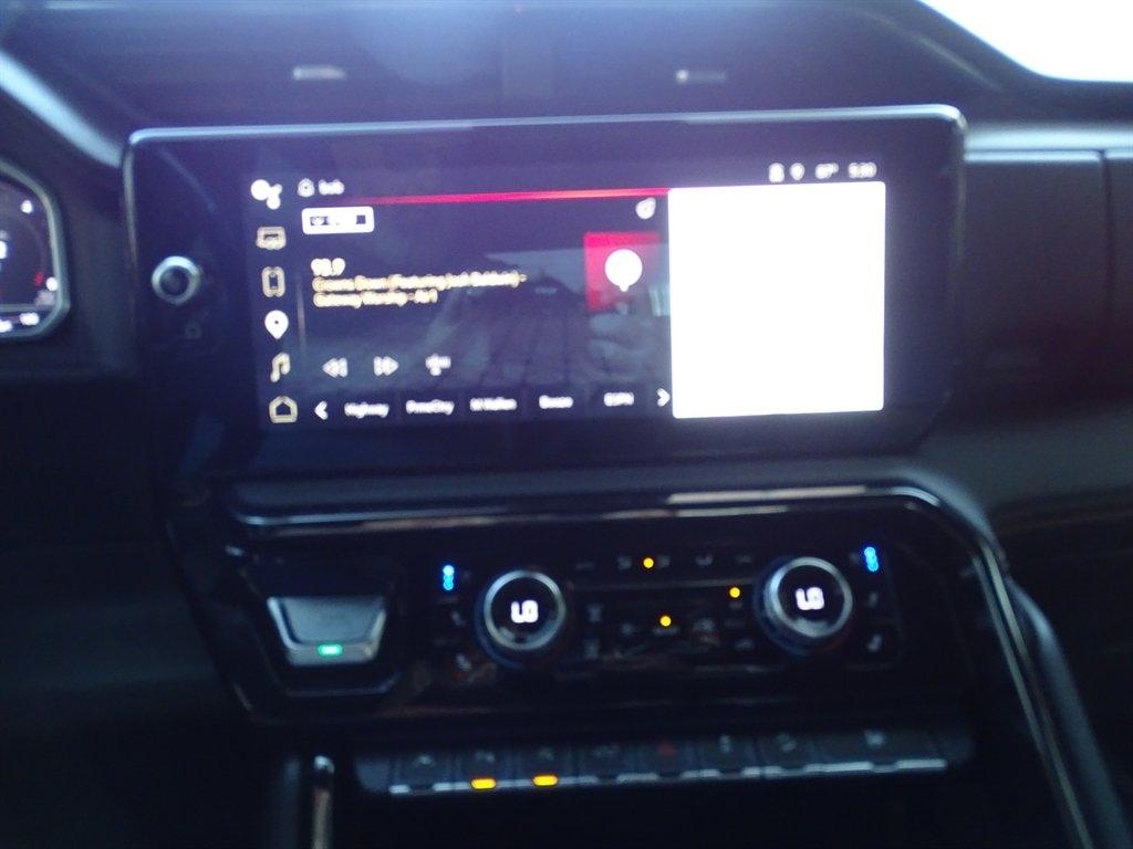 GMC Sierra 1500 AT4 Crew Cab 4WD 2023