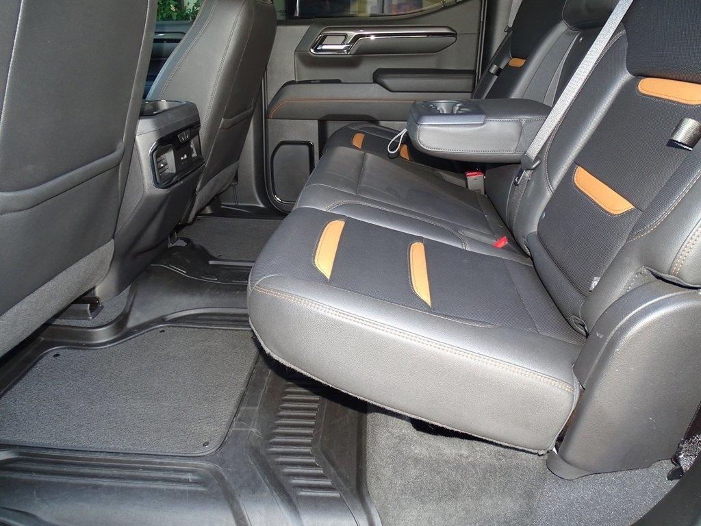 GMC Sierra 1500 AT4 Crew Cab 4WD 2023