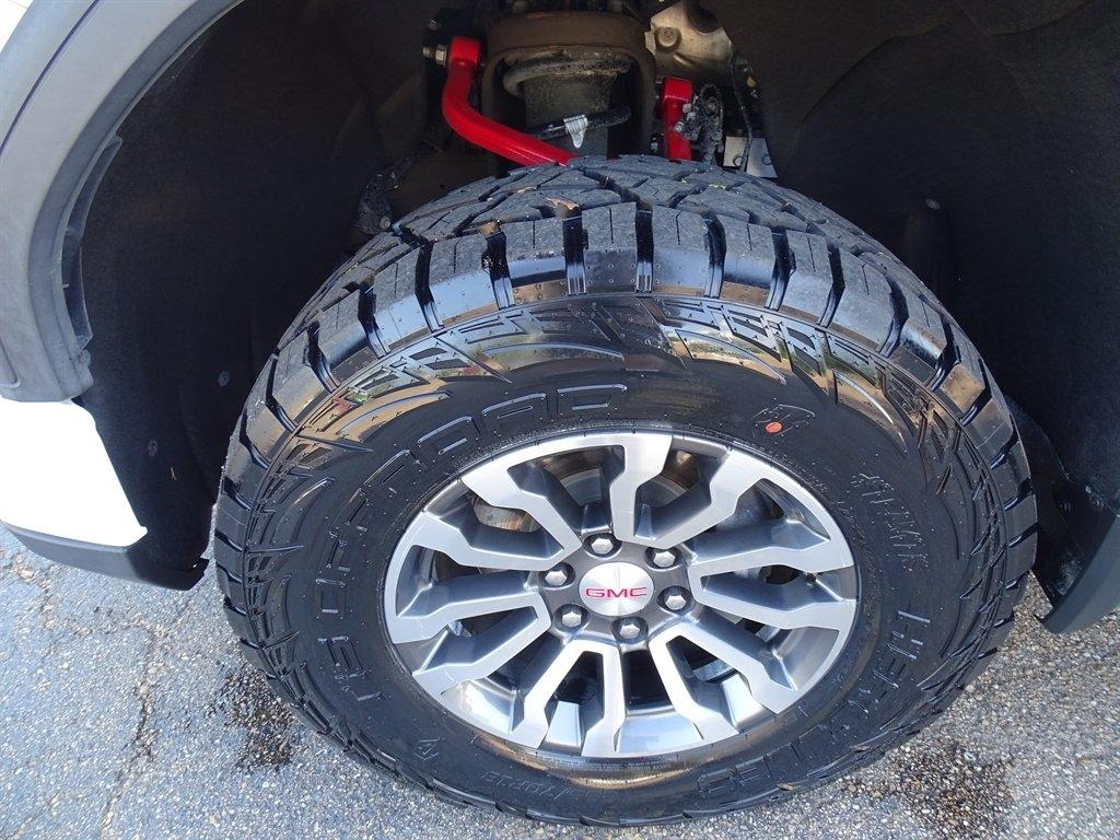 GMC Sierra 1500 AT4 Crew Cab 4WD 2023
