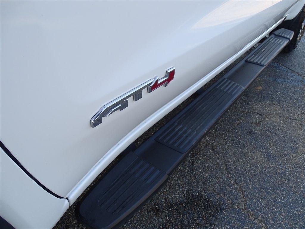GMC Sierra 1500 AT4 Crew Cab 4WD 2023