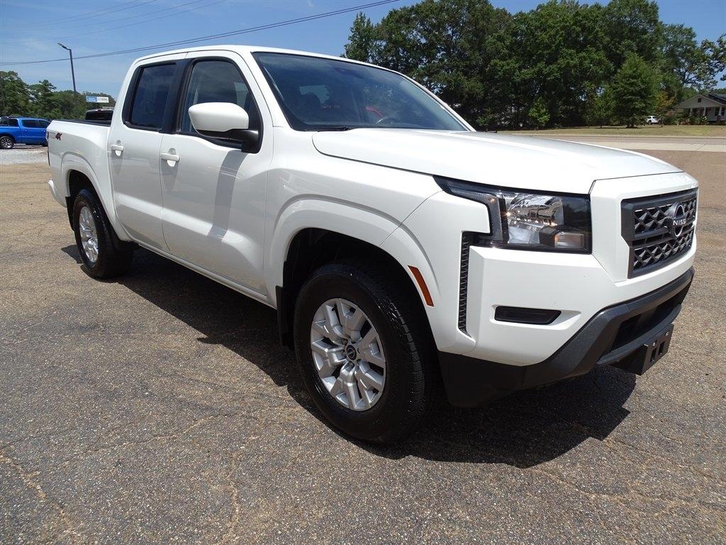 Nissan Frontier SV Crew Cab 4WD 2023