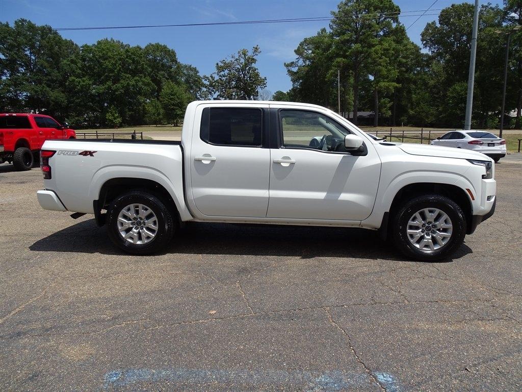 Nissan Frontier SV Crew Cab 4WD 2023