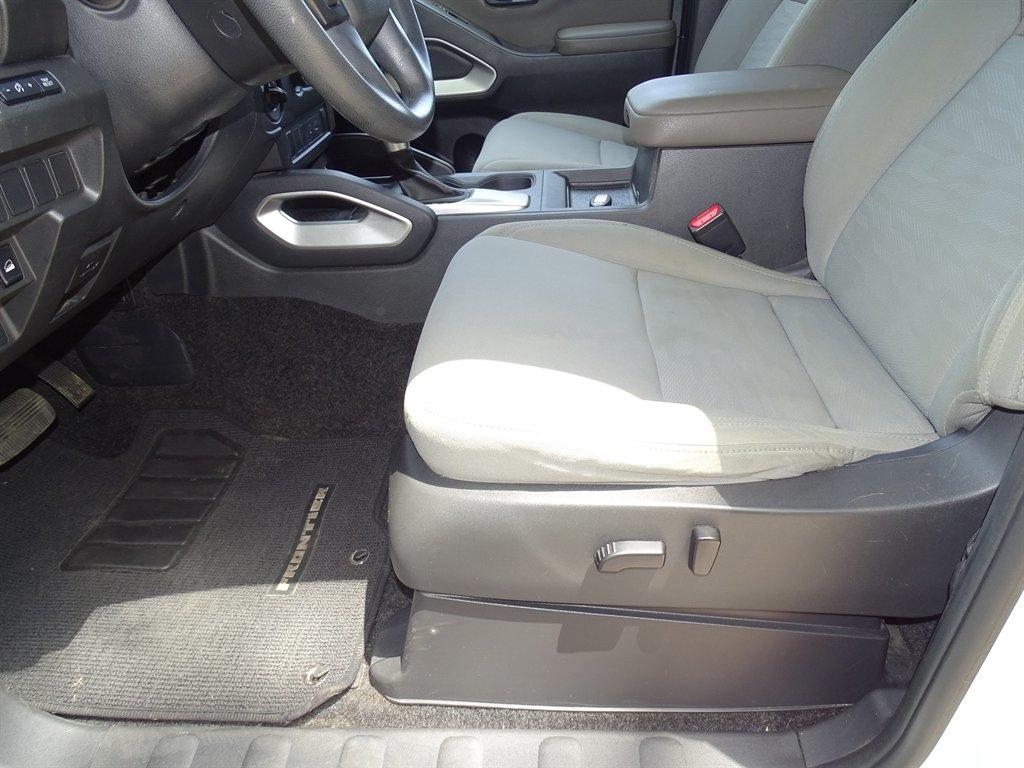 Nissan Frontier SV Crew Cab 4WD 2023