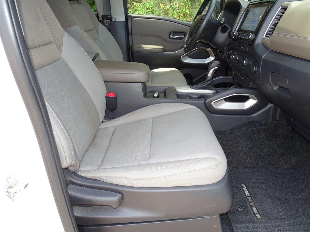 Nissan Frontier SV Crew Cab 4WD 2023