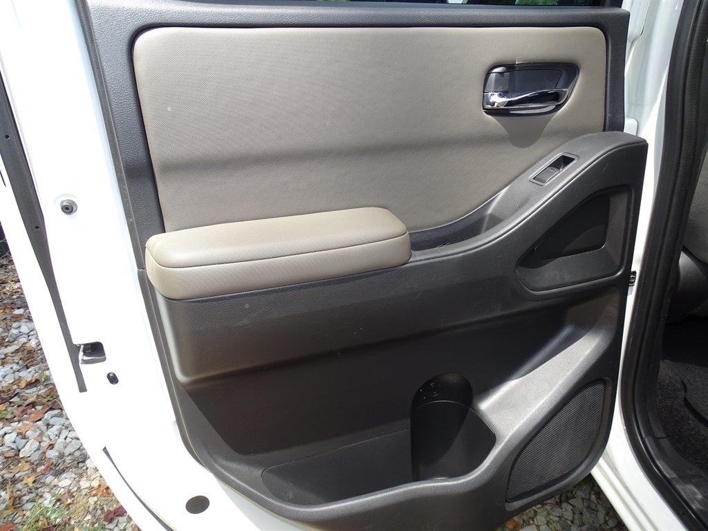 Nissan Frontier SV Crew Cab 4WD 2023