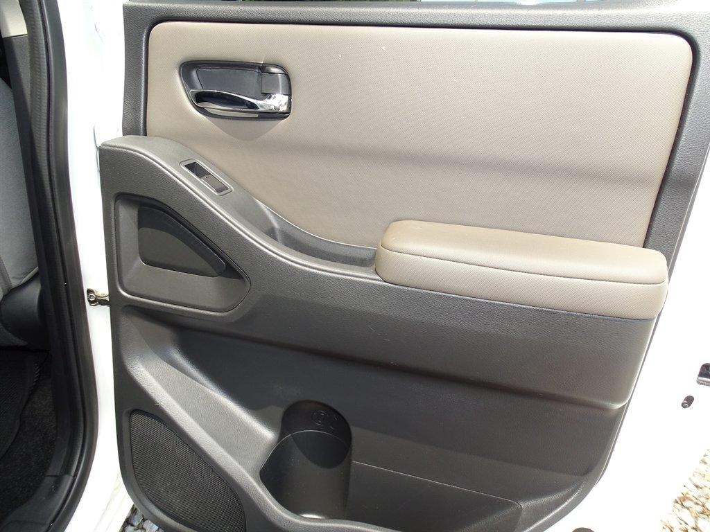 Nissan Frontier SV Crew Cab 4WD 2023