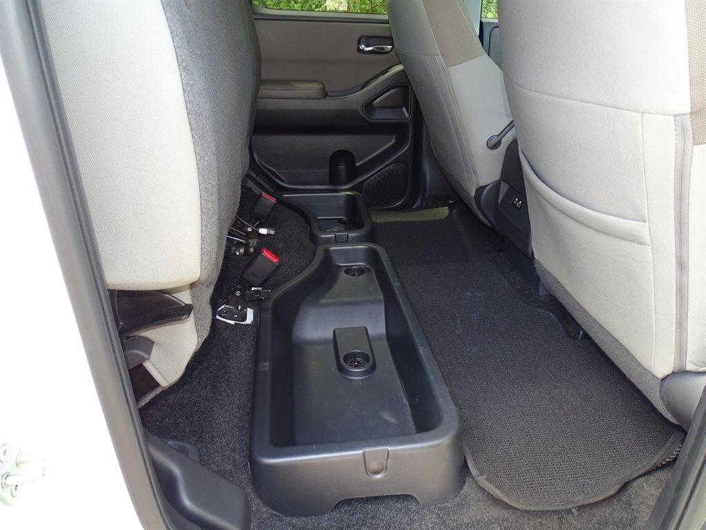 Nissan Frontier SV Crew Cab 4WD 2023
