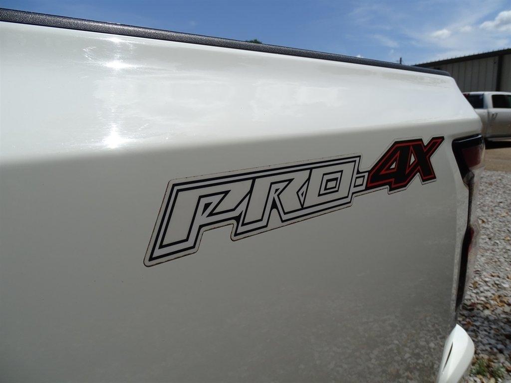 Nissan Frontier SV Crew Cab 4WD 2023