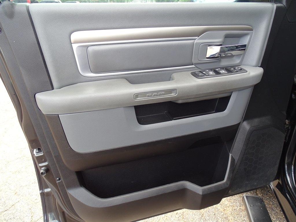 RAM 1500 SLT Crew Cab SWB 2WD 2015