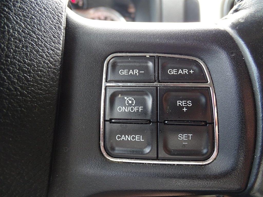 RAM 1500 SLT Crew Cab SWB 2WD 2015