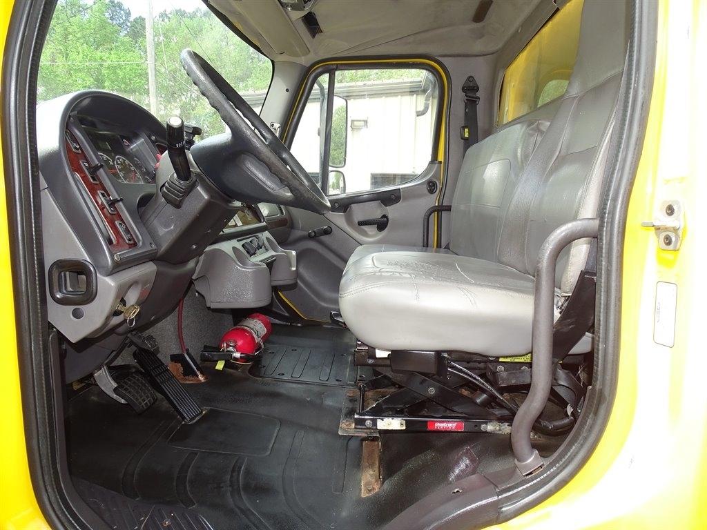 Freightliner M2 106  2014