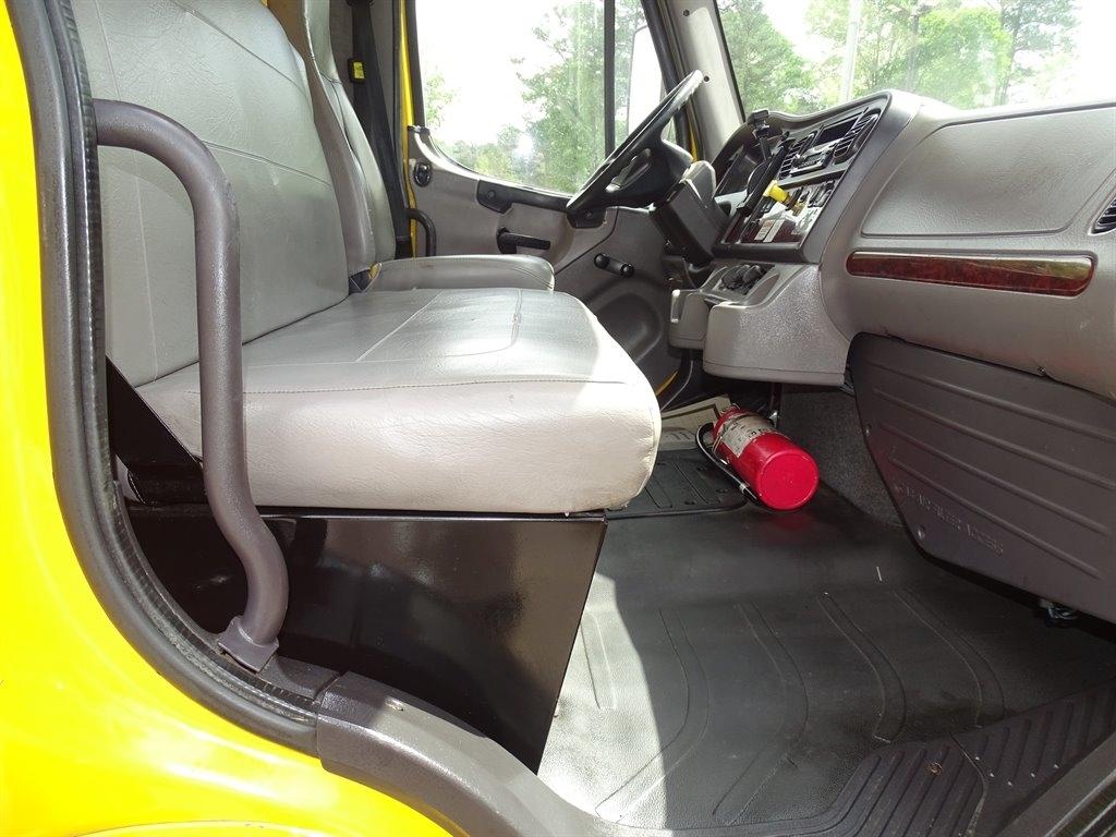 Freightliner M2 106  2014