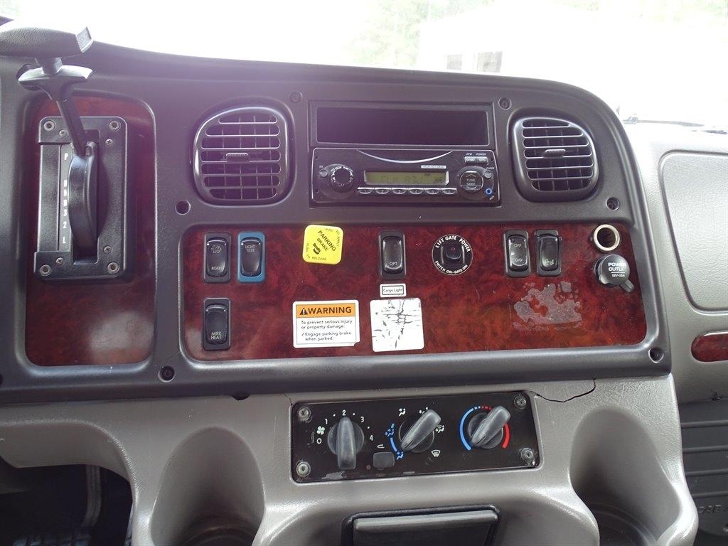 Freightliner M2 106  2014