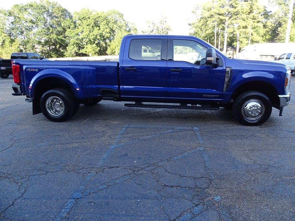 Ford F-350 SD XLT Crew Cab Long Bed DRW 4WD 2026