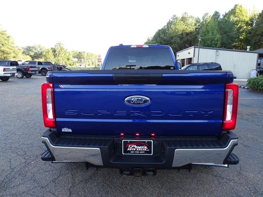 Ford F-350 SD XLT Crew Cab Long Bed DRW 4WD 2026